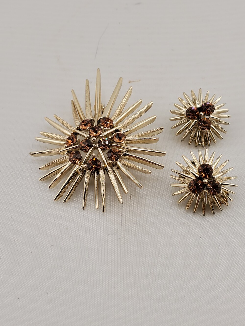 Lisner Starburst Topaz Brooch Set